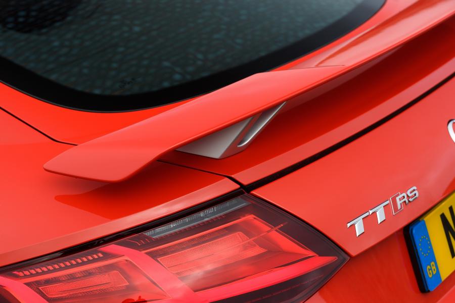 Детали экстерьера Audi TT RS Coupe (8S) 2016 года  (UK) (фото 37 из 40)